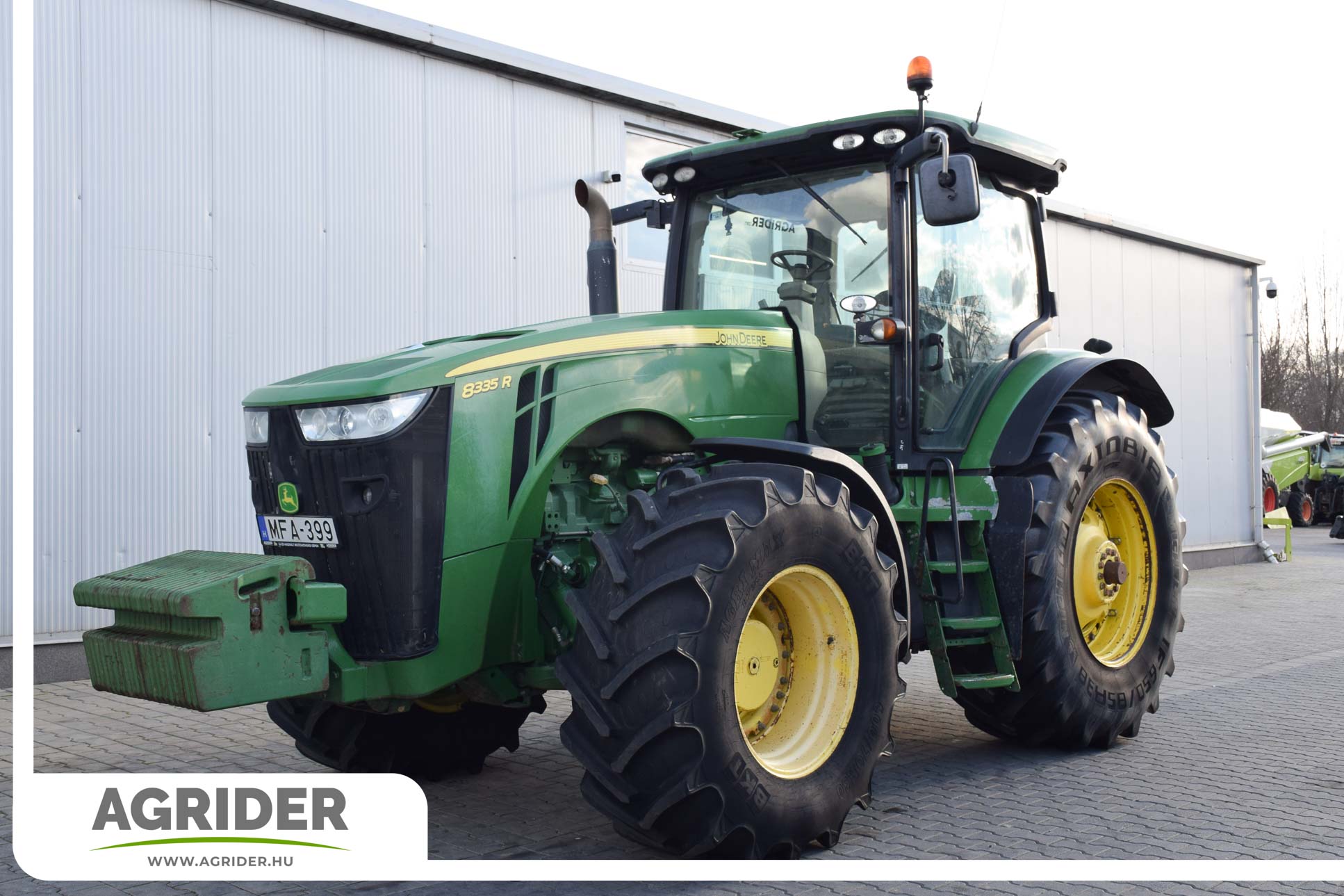 John Deere 8335 R - John Deere (2011) - Traktor